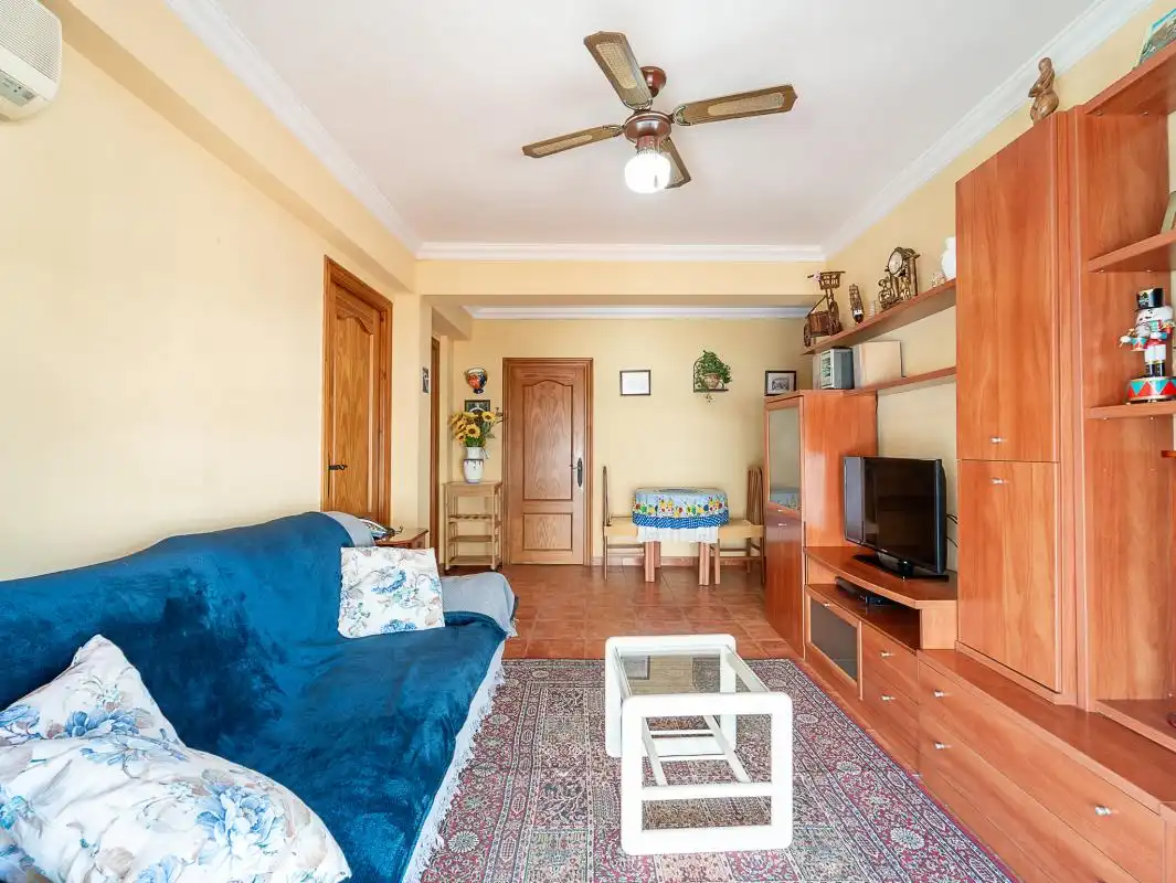Sala de estar de Piso en venta en Torremolinos con Calefacción, Terraza y Balcón