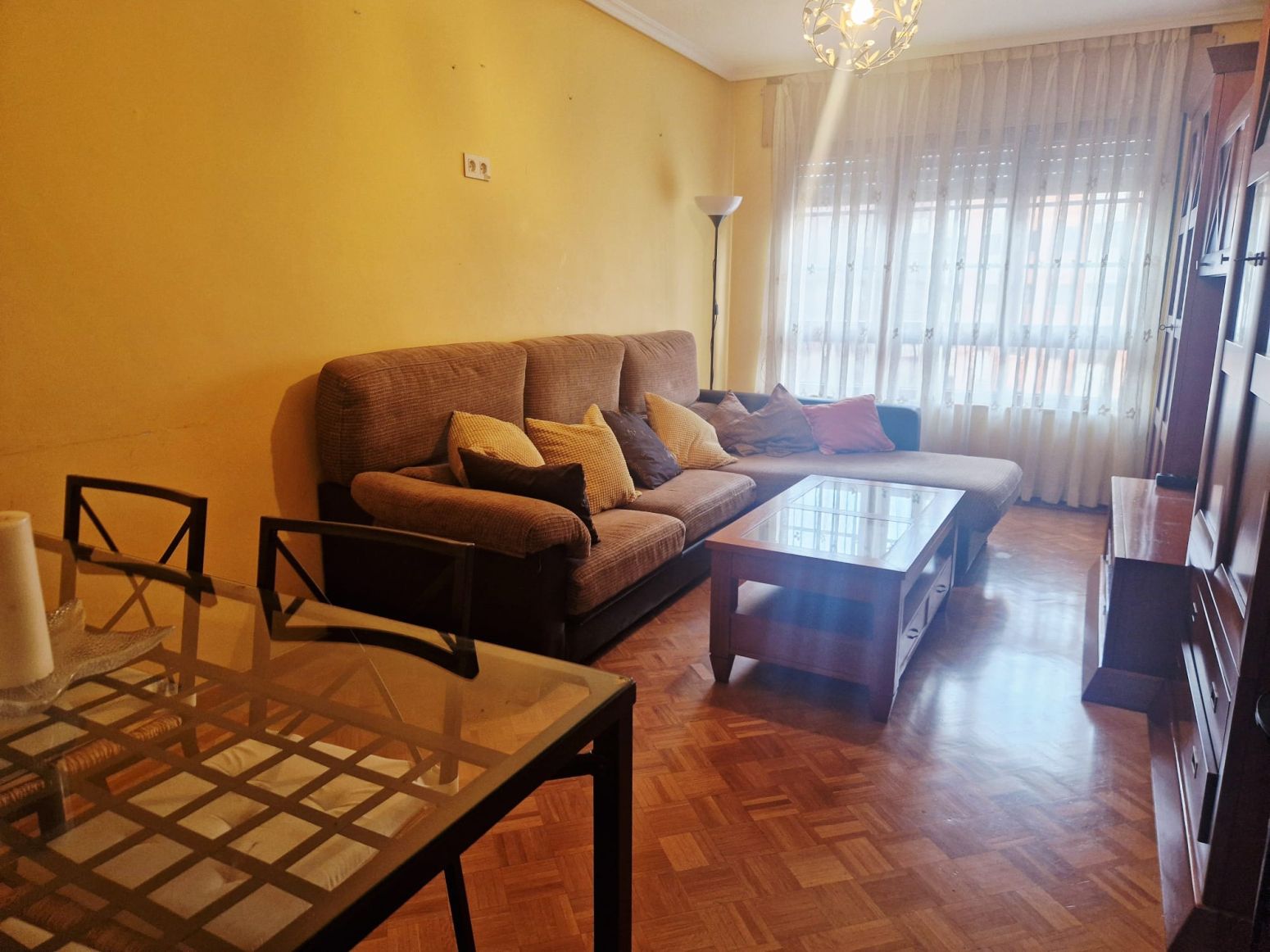 Sala d'estar de Pis en venda en Avilés amb Calefacció, Parquet i Traster