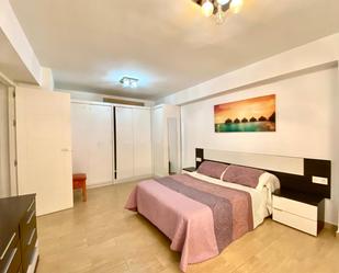 Bedroom of Flat to rent in  Granada Capital  with Air Conditioner, Heating and Parquet flooring