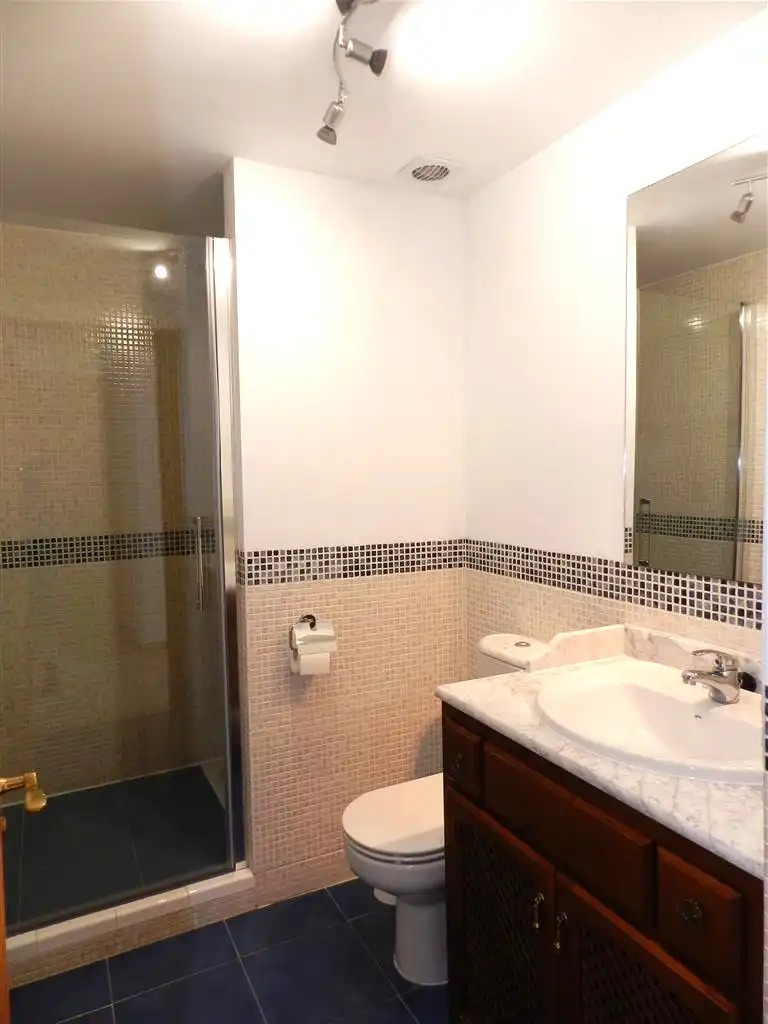 Baño de Casa adosada en venta en Marbella con Aire acondicionado, Calefacción y Terraza
