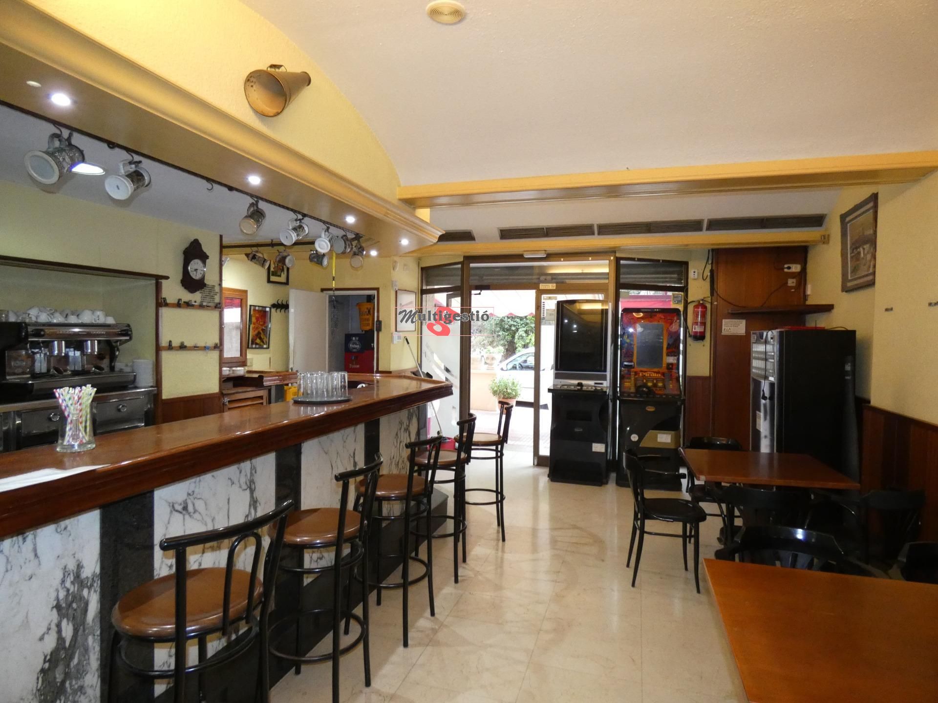 Premises for sale in Palamós  with Terrace and Furnished