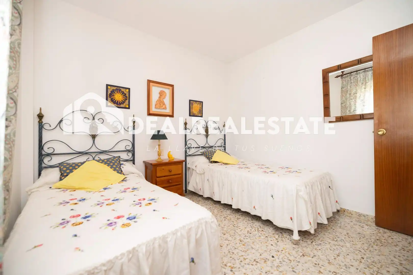 Dormitori de Casa o xalet en venda en Almonte amb Jardí privat, Terrassa i Moblat
