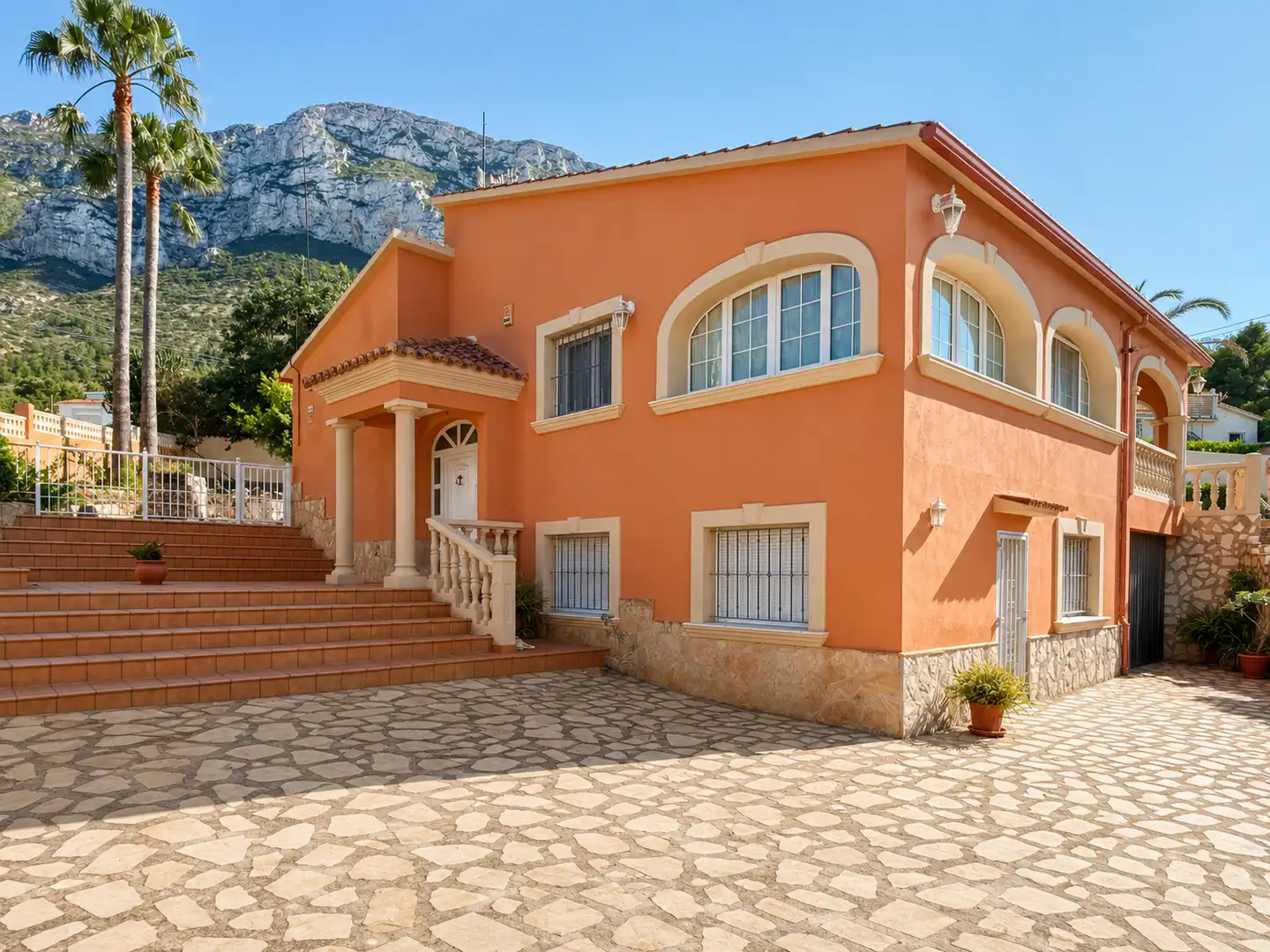 Detached house with pool for sale in El Montgó