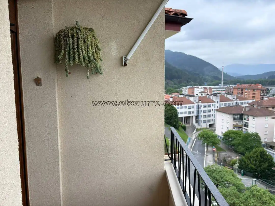 Terraza de Piso en venta en Laudio / Llodio con Calefacción y Balcón