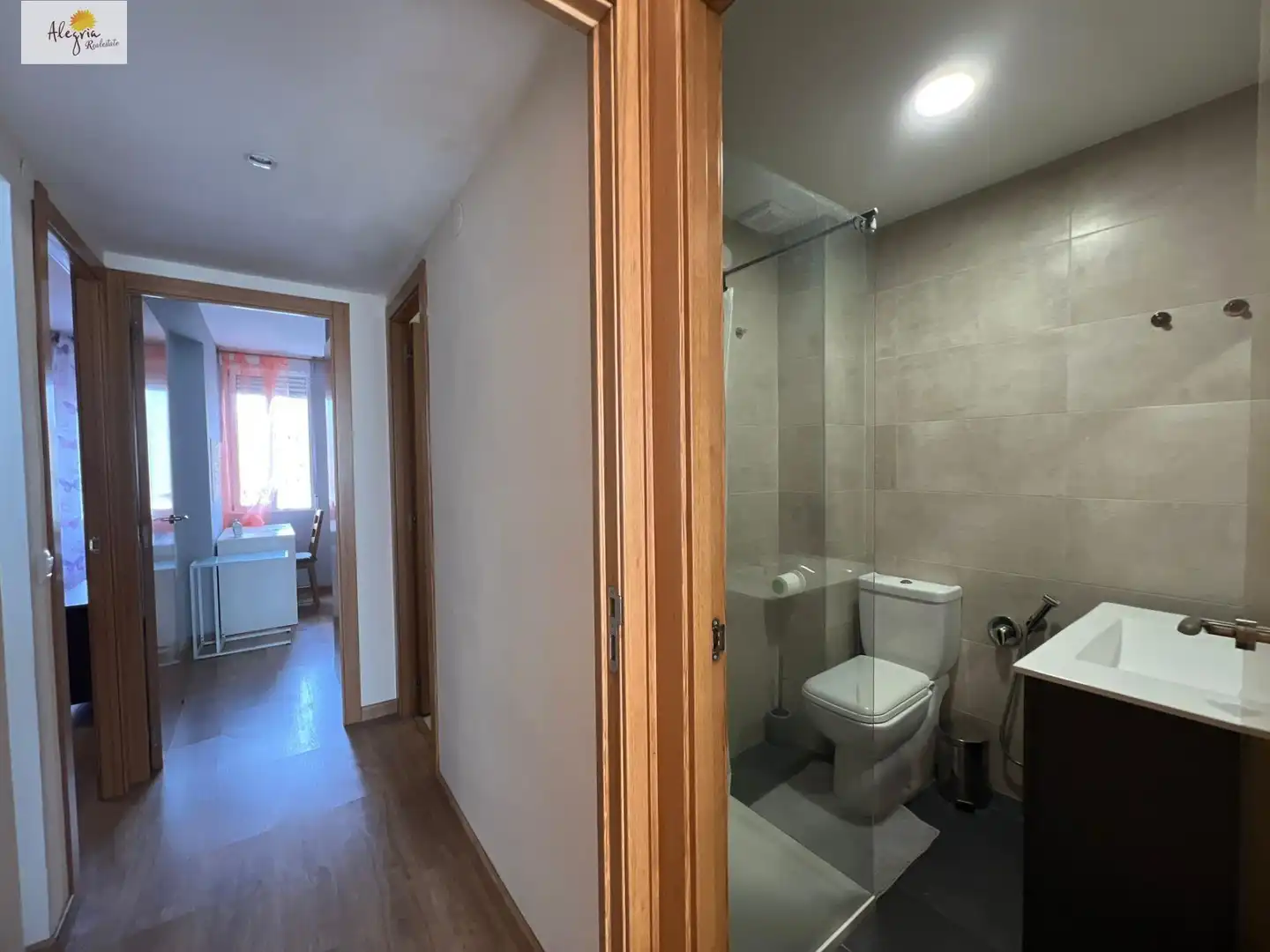 Baño de Piso en venta en Valencia con Aire acondicionado, Terraza y Amueblado