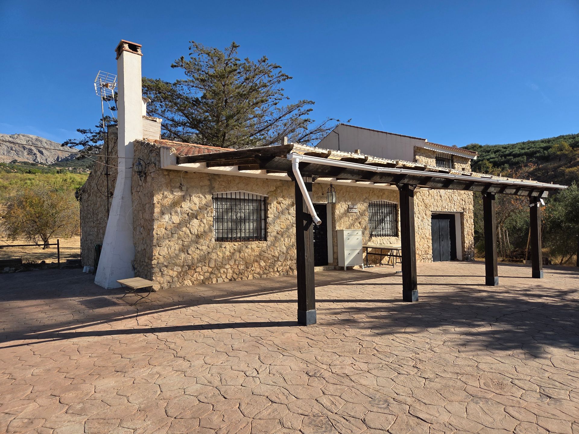 Exterior view of Country house for sale in Viñuela  with Private garden and Alarm