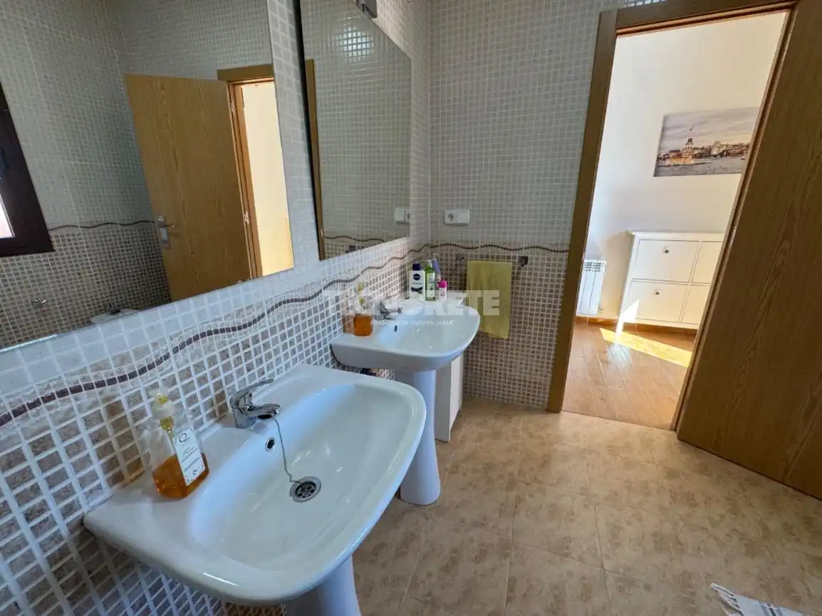 Baño de Casa o chalet en venta en Cebolla con Aire acondicionado, Calefacción y Jardín privado