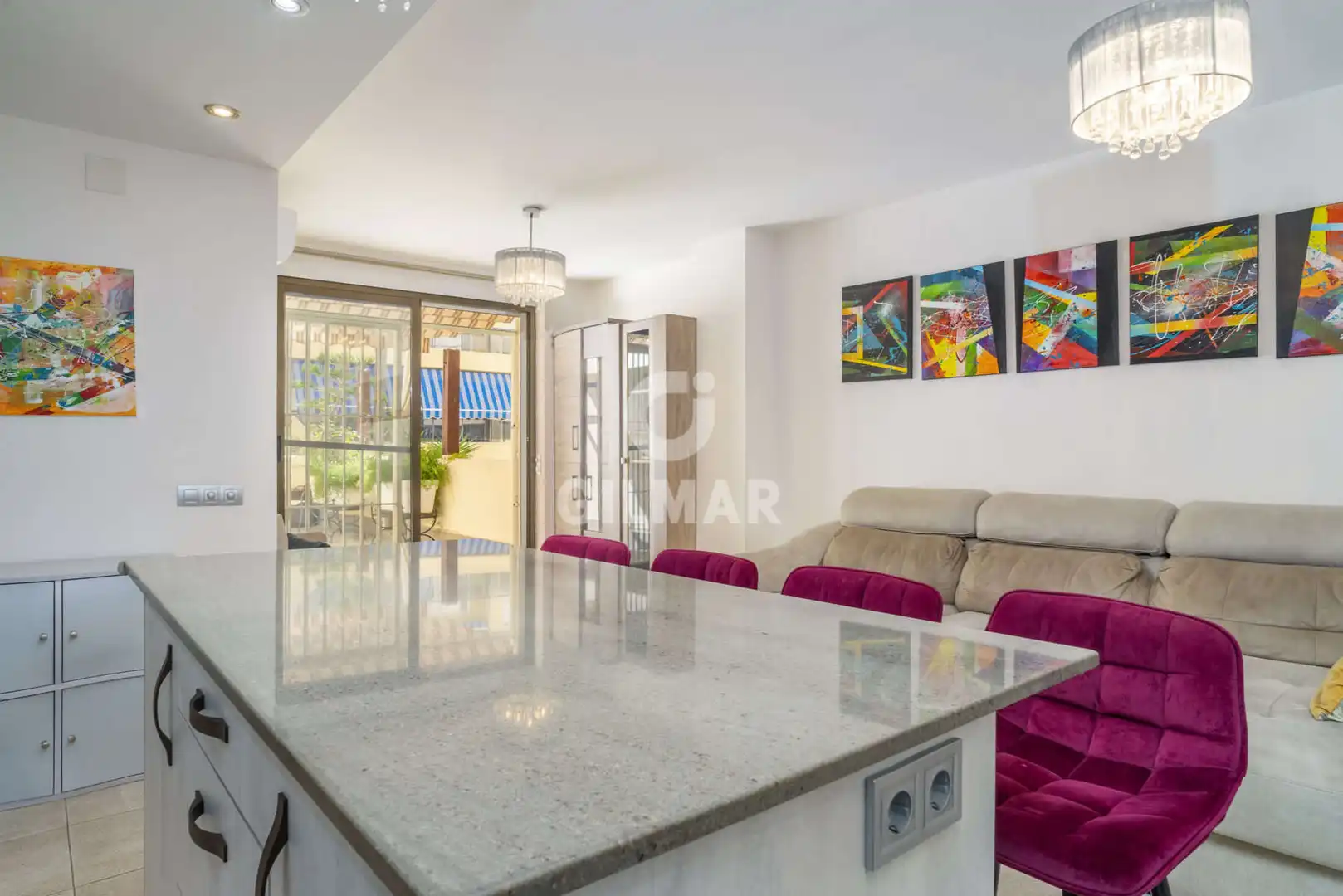 Vista exterior de Planta baja en venta en Estepona con Calefacción, Jardín privado y Piscina