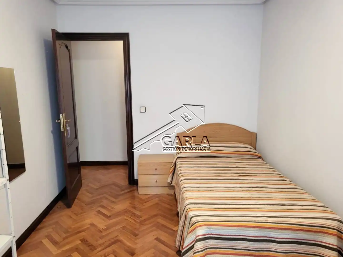 Dormitori de Pis de lloguer en Salamanca amb Calefacció i Parquet