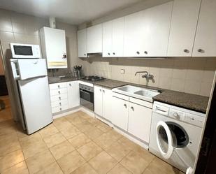 Cuina de Pis de lloguer en Olot amb Calefacció, Moblat i Forn