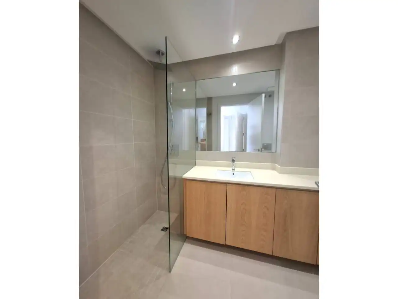 Baño de Piso de alquiler en Madrid con Aire acondicionado, Calefacción y Parquet
