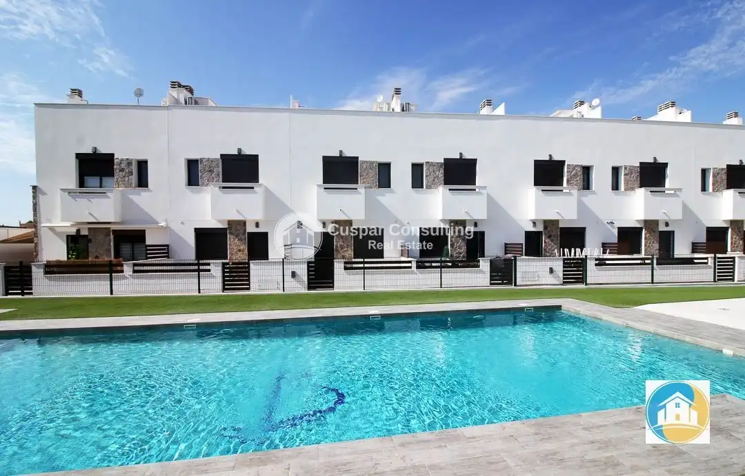 Vista exterior de Dúplex en venda en Pilar de la Horadada amb Aire condicionat, Calefacció i Jardí privat