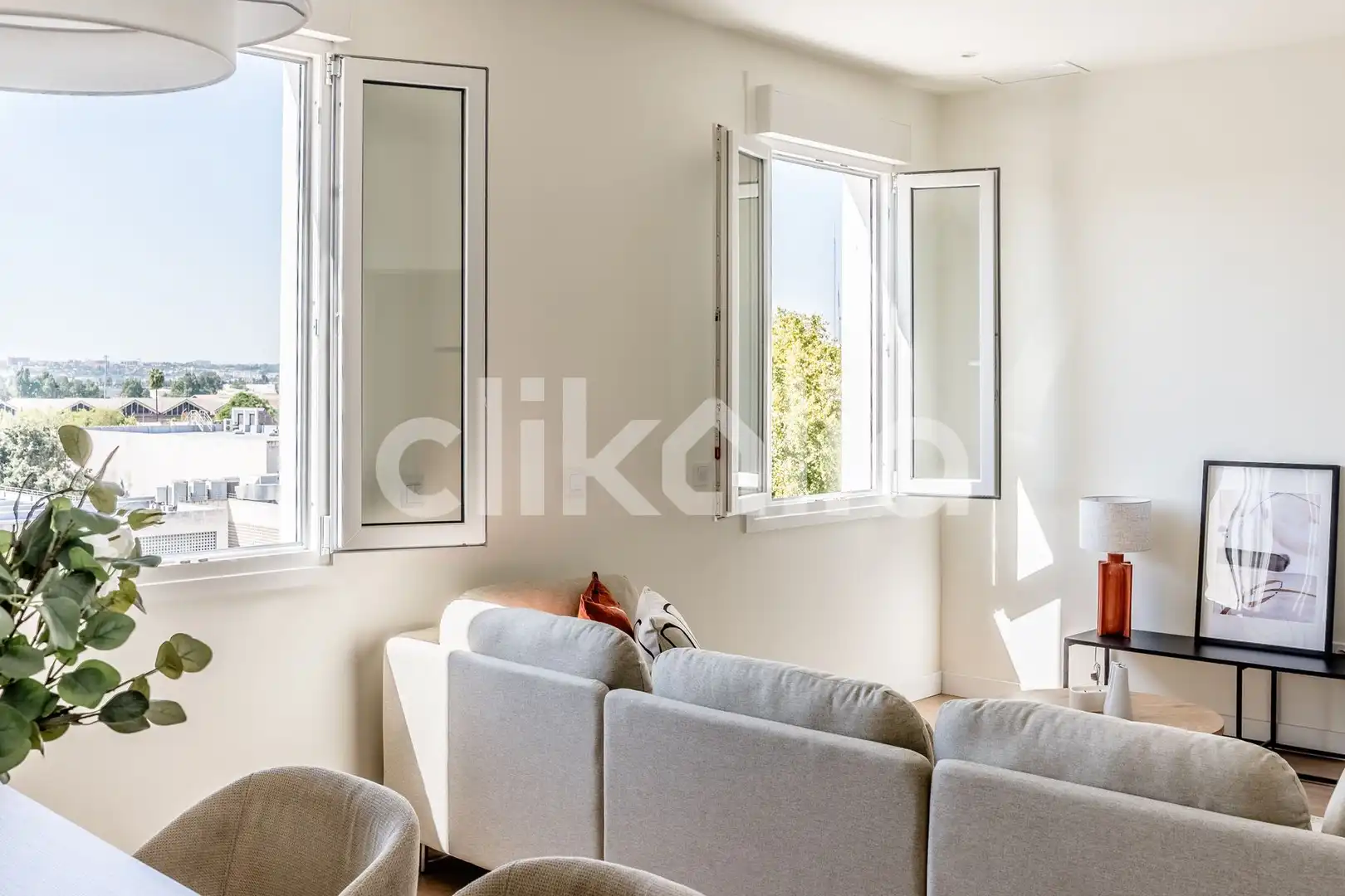 Sala d'estar de Pis en venda en Sevilla amb Aire condicionat i Jardí privat