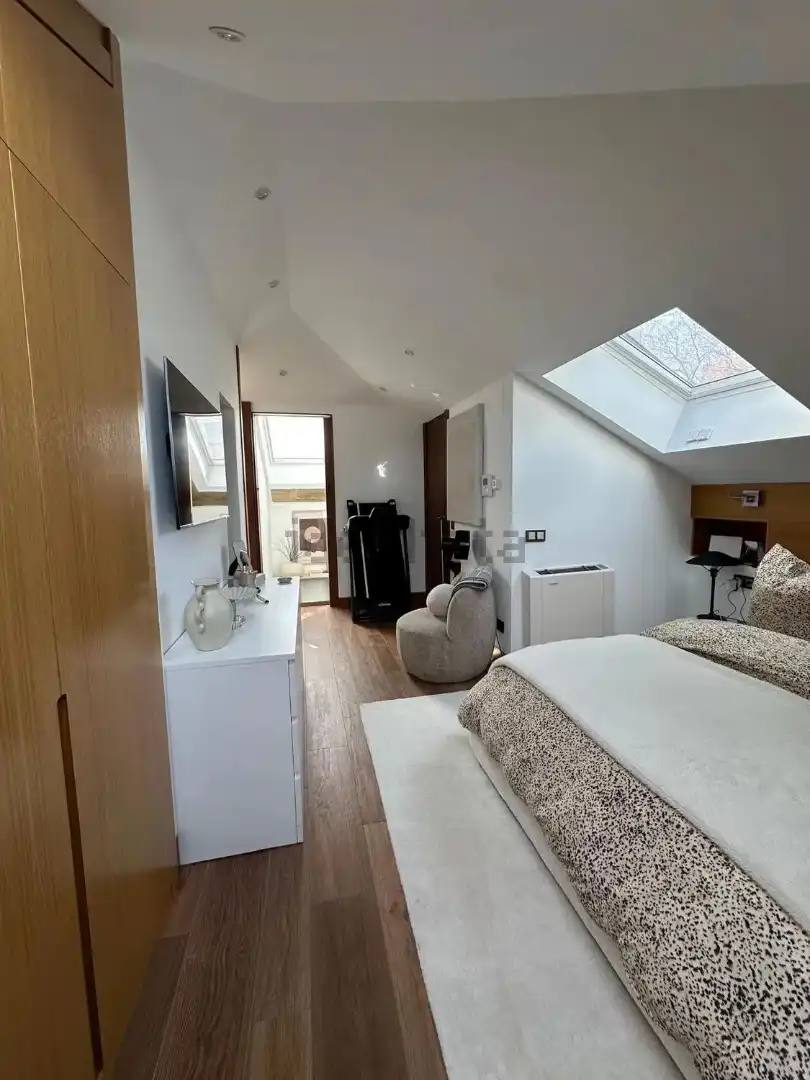 Dormitori de Casa o xalet de lloguer en Madrid amb Aire condicionat, Calefacció i Jardí privat