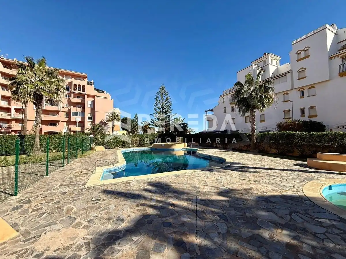 Vista exterior de Piso en venta en Roquetas de Mar con Jardín privado, Terraza y Balcón