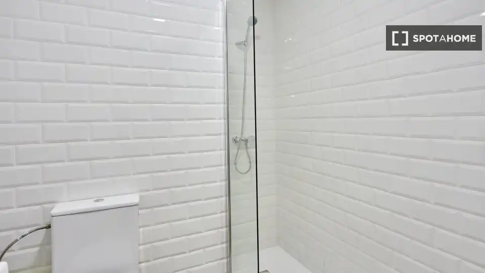 Badezimmer von Wohnung zur untervermieten in Cádiz mit Klimaanlage und Terrasse