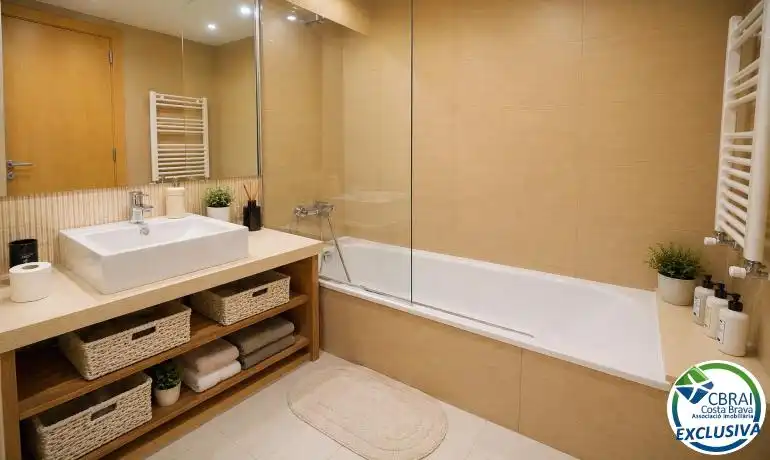 Bany de Àtic en venda en Roses amb Aire condicionat, Calefacció i Terrassa