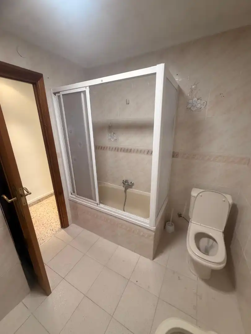 Bathroom of Flat for rent in Benalúa, Granada