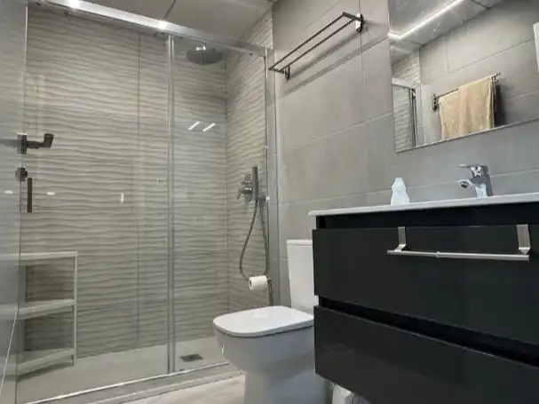 Baño de Piso en venta en Torrevieja con Aire acondicionado, Terraza y Piscina