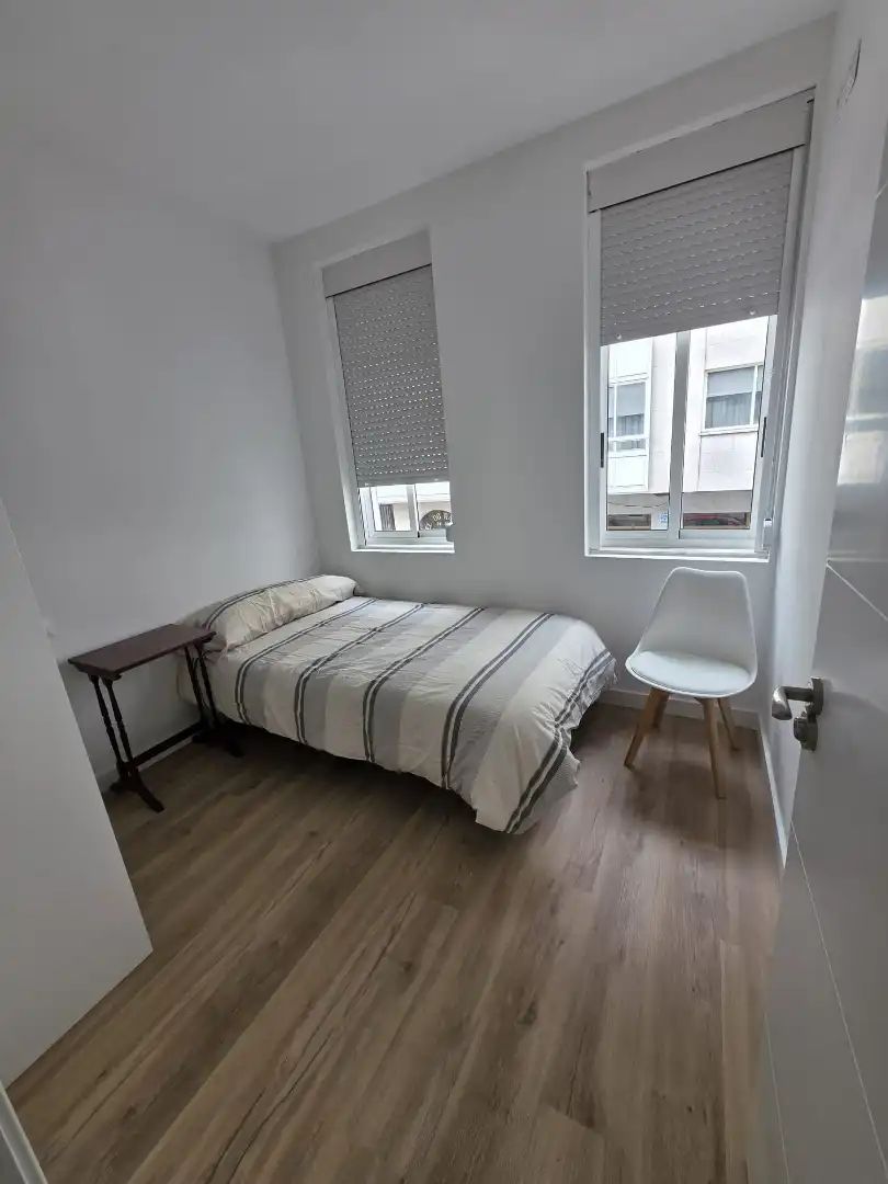 Habitación de Piso para compartir en Ferrol con Amueblado