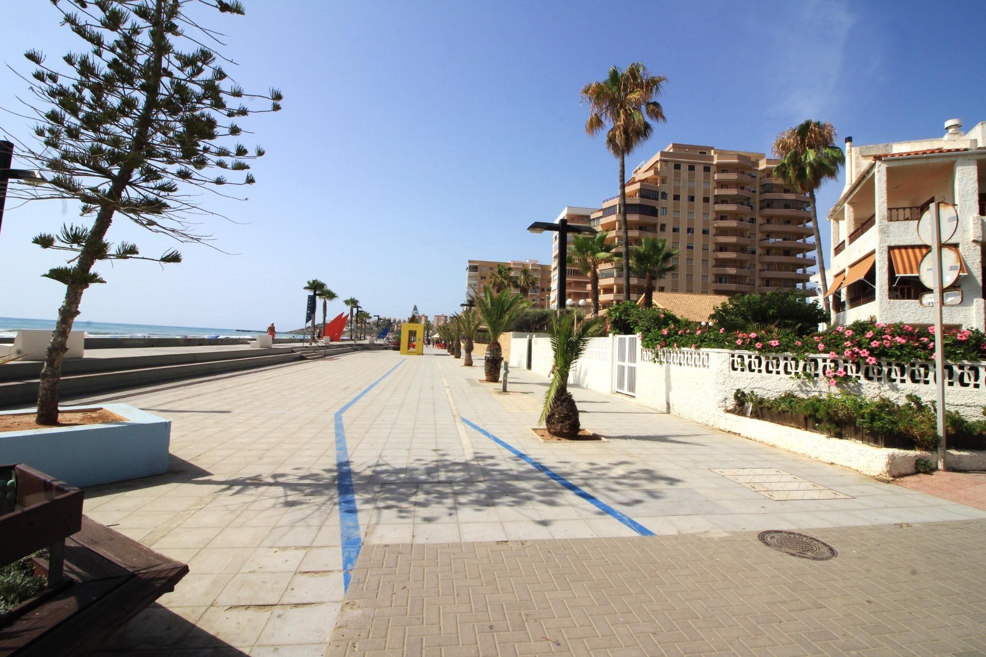 Vista exterior de Planta baixa en venda en Oropesa del Mar / Orpesa amb Jardí privat i Terrassa