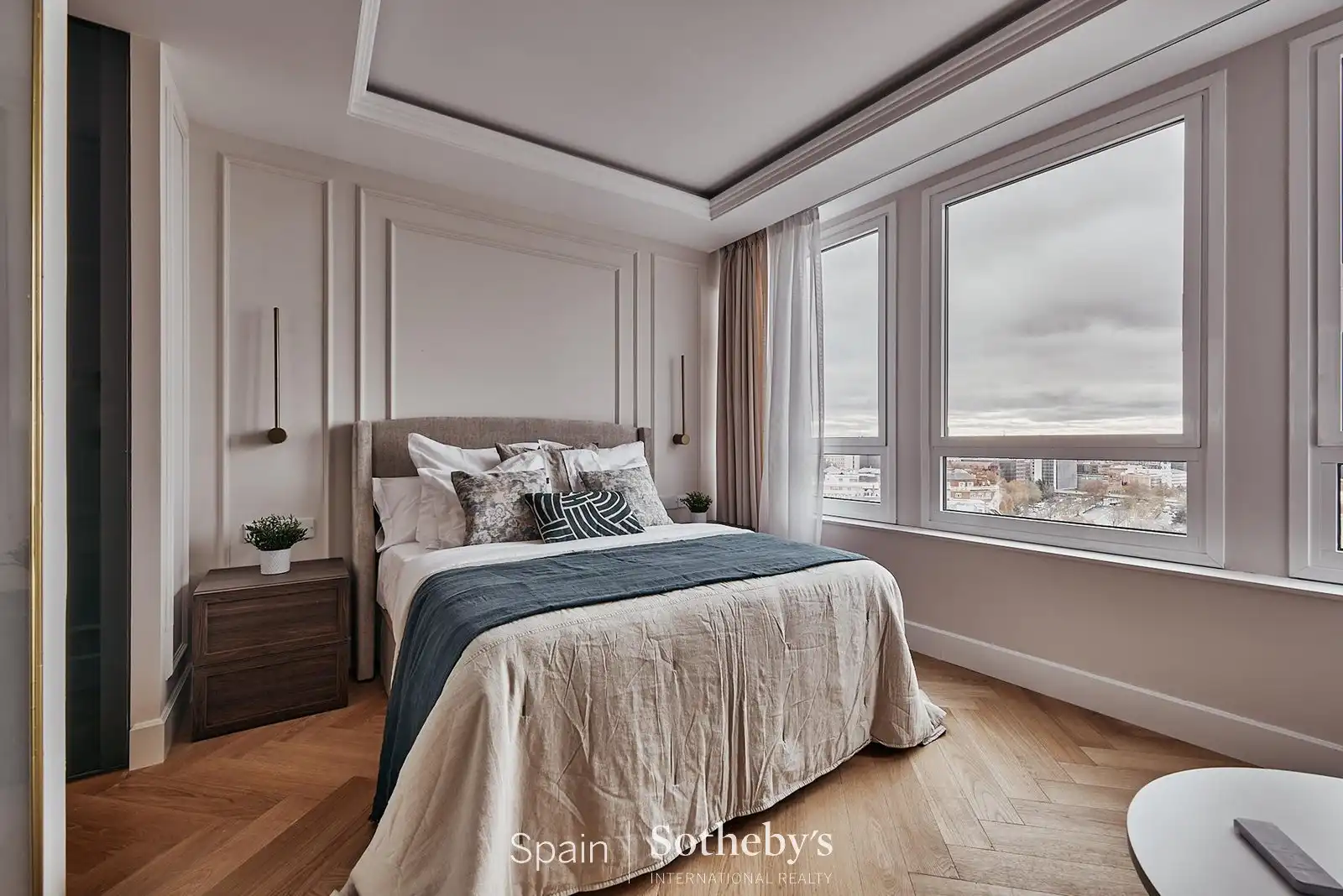 Bedroom of Apartments for sale in Madrid  with Air Conditioner, Terrace and Storage room
