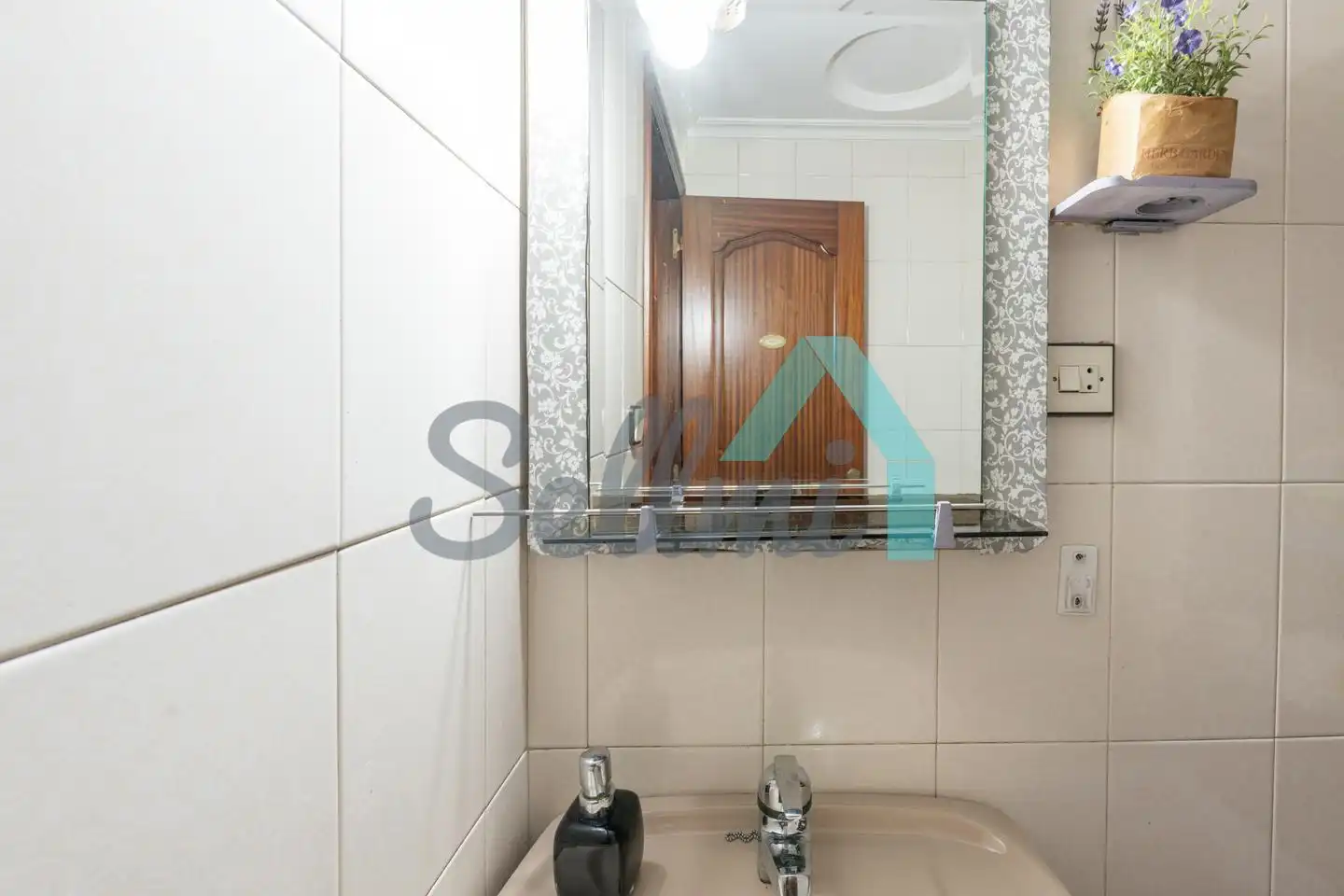Bathroom of Flat for share in Oviedo   with Heating, Parquet flooring and Terrace