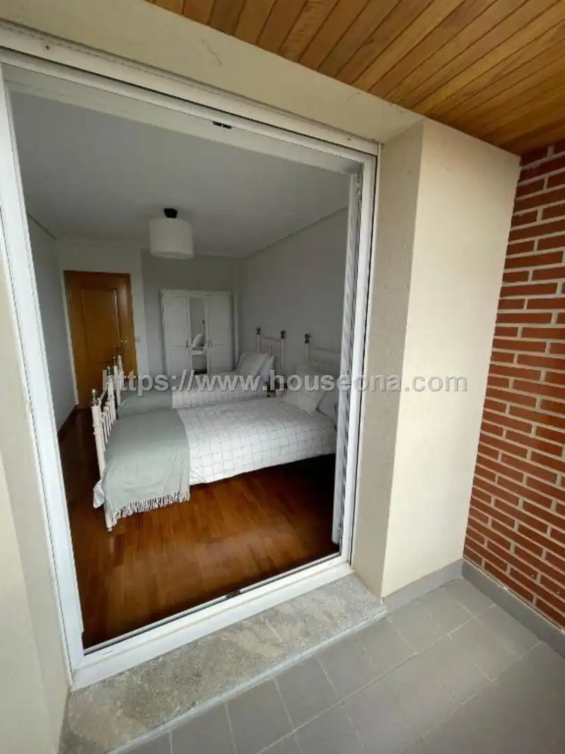 Dormitori de Casa adosada en venda en Laguardia amb Calefacció, Terrassa i Moblat