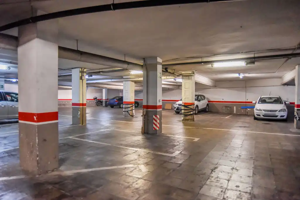 Aparcament de Garatge en venda en Centre - Sant Oleguer