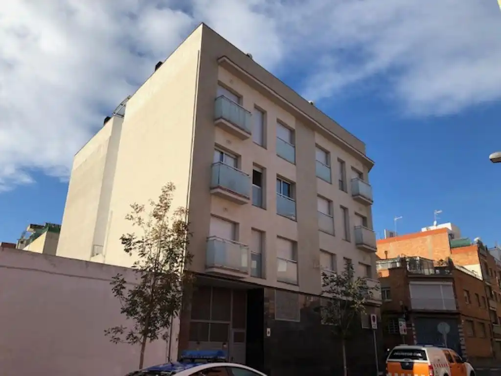 Parking with lift for sale in c/ guifre el pelos, imagen 2