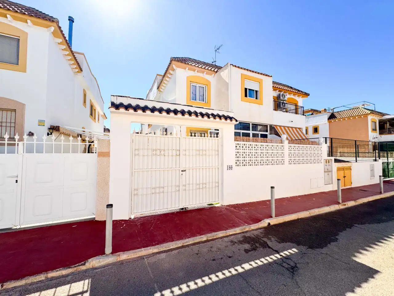 Vista exterior de Casa o chalet en venta en Torrevieja con Aire acondicionado, Calefacción y Terraza