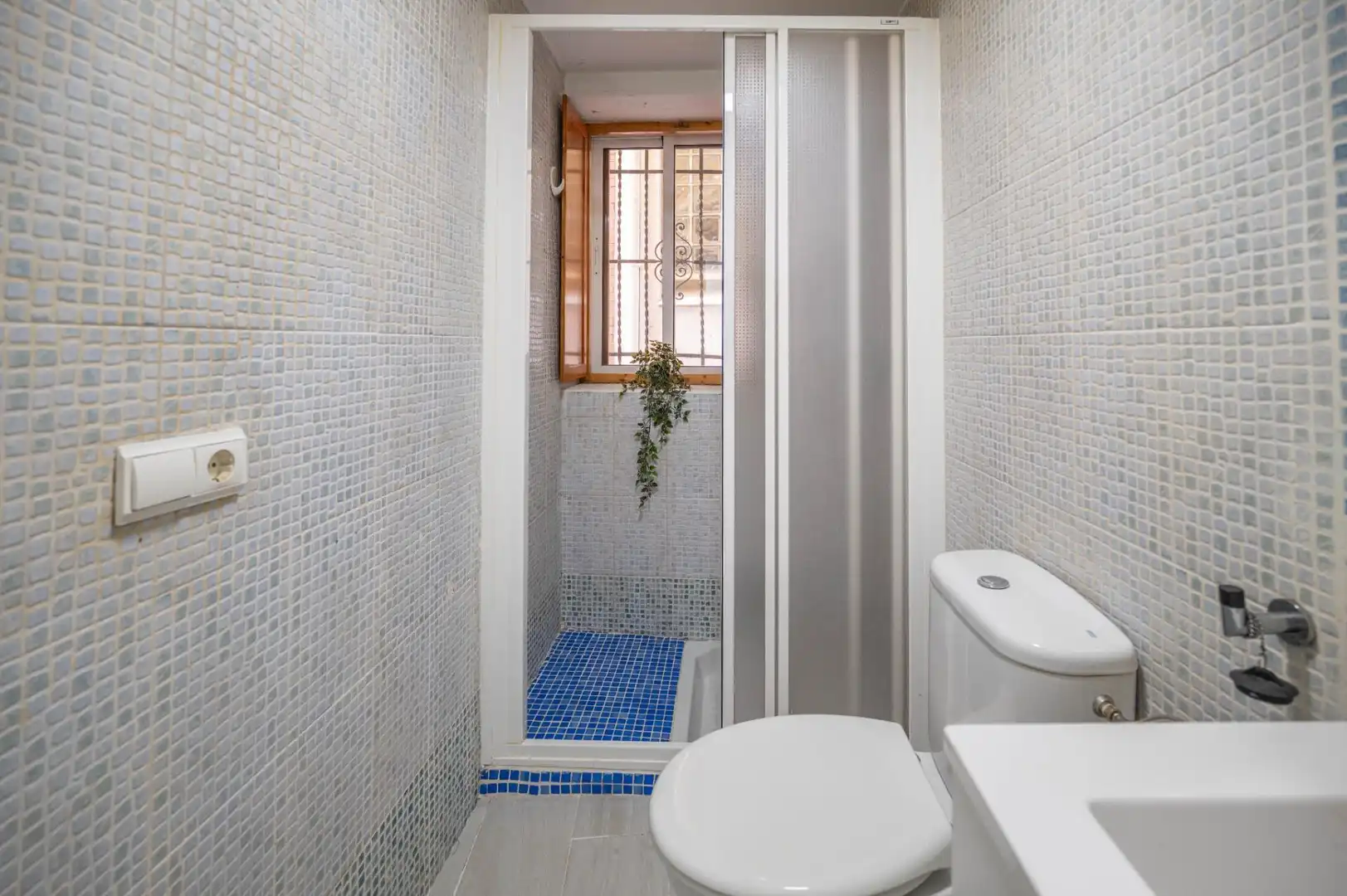 Bathroom of Apartments for sale in Granada  with Furnished