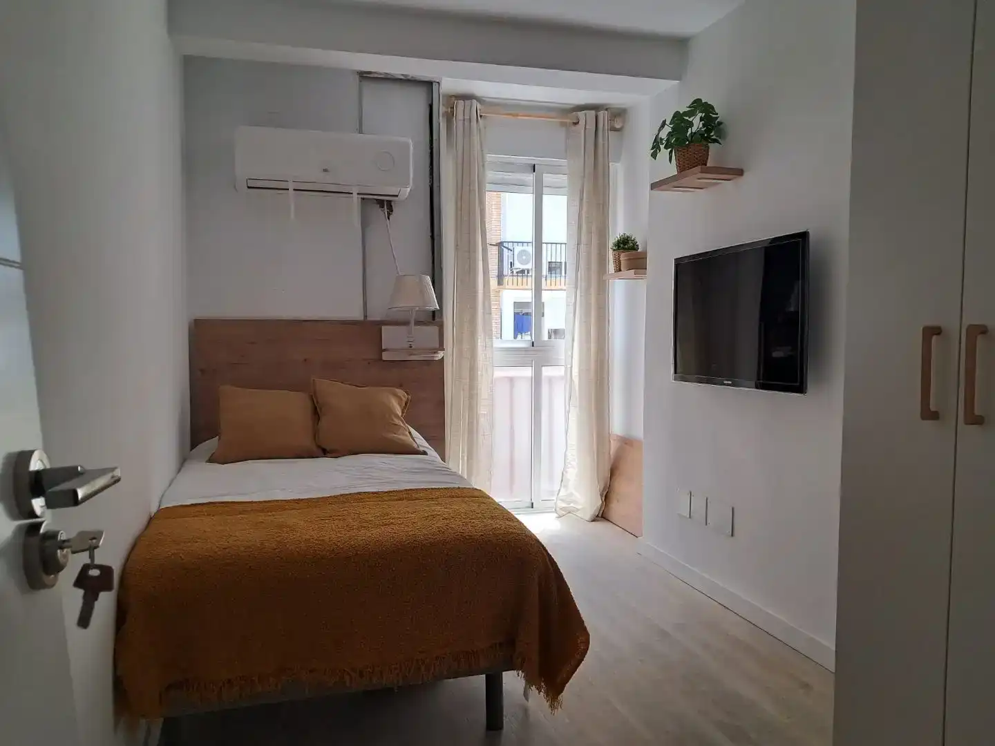 Habitación de Piso de alquiler en Sevilla con Aire acondicionado, Parquet y Amueblado