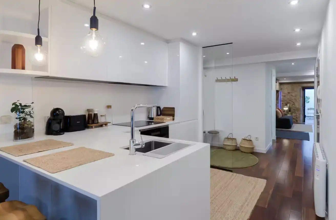 Cuina de Apartament de lloguer en A Coruña Capital  amb Aire condicionat, Calefacció i Parquet