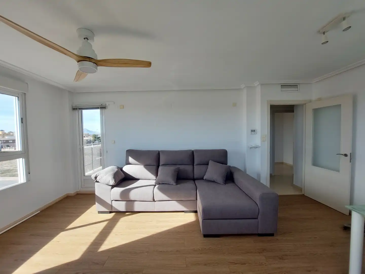 Flat with terrace to rent in Calle Manuel Ortuño Marcos 20, imagen 5