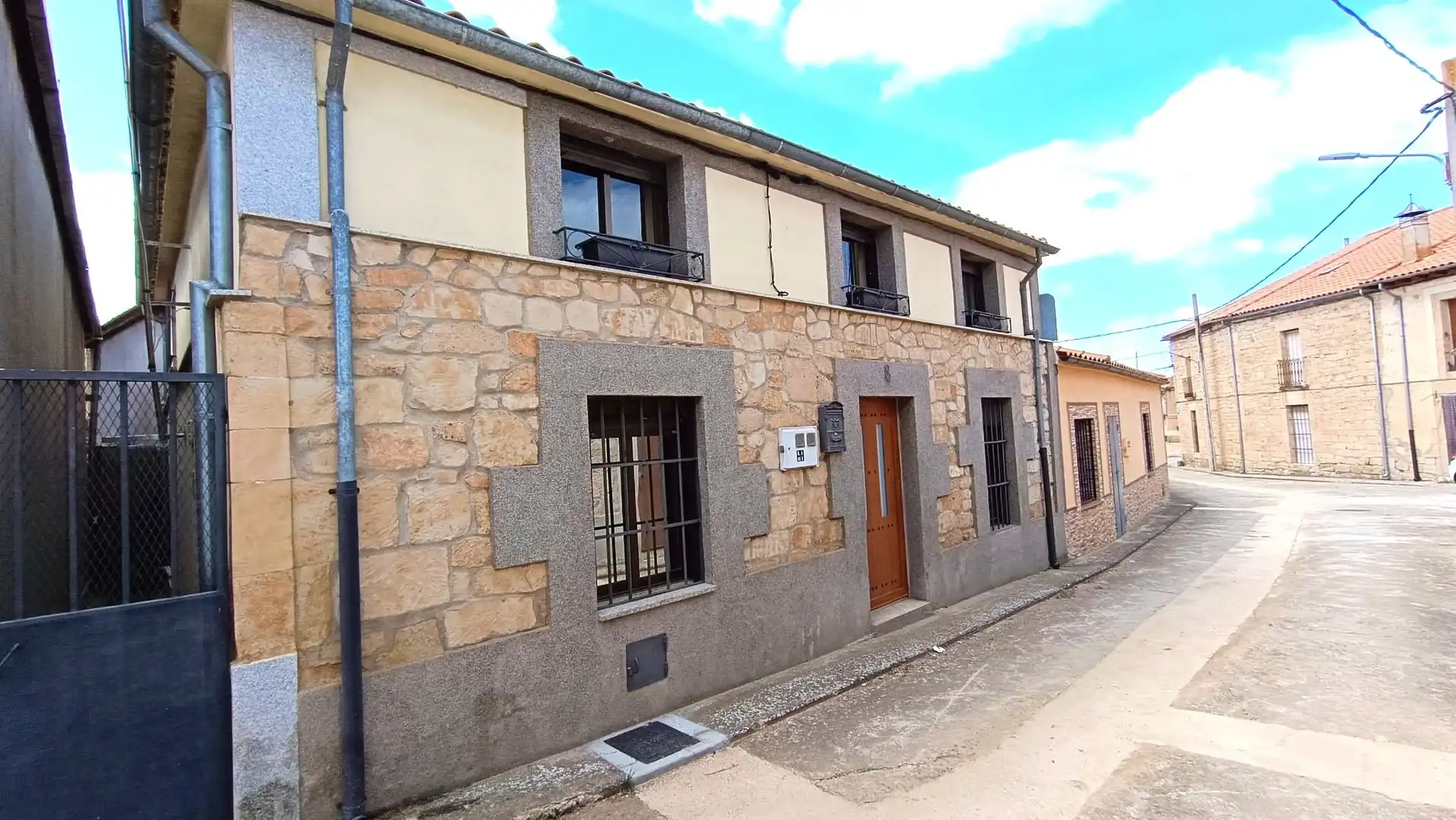 Vista exterior de Casa o chalet en venta en San Muñoz con Terraza y Trastero