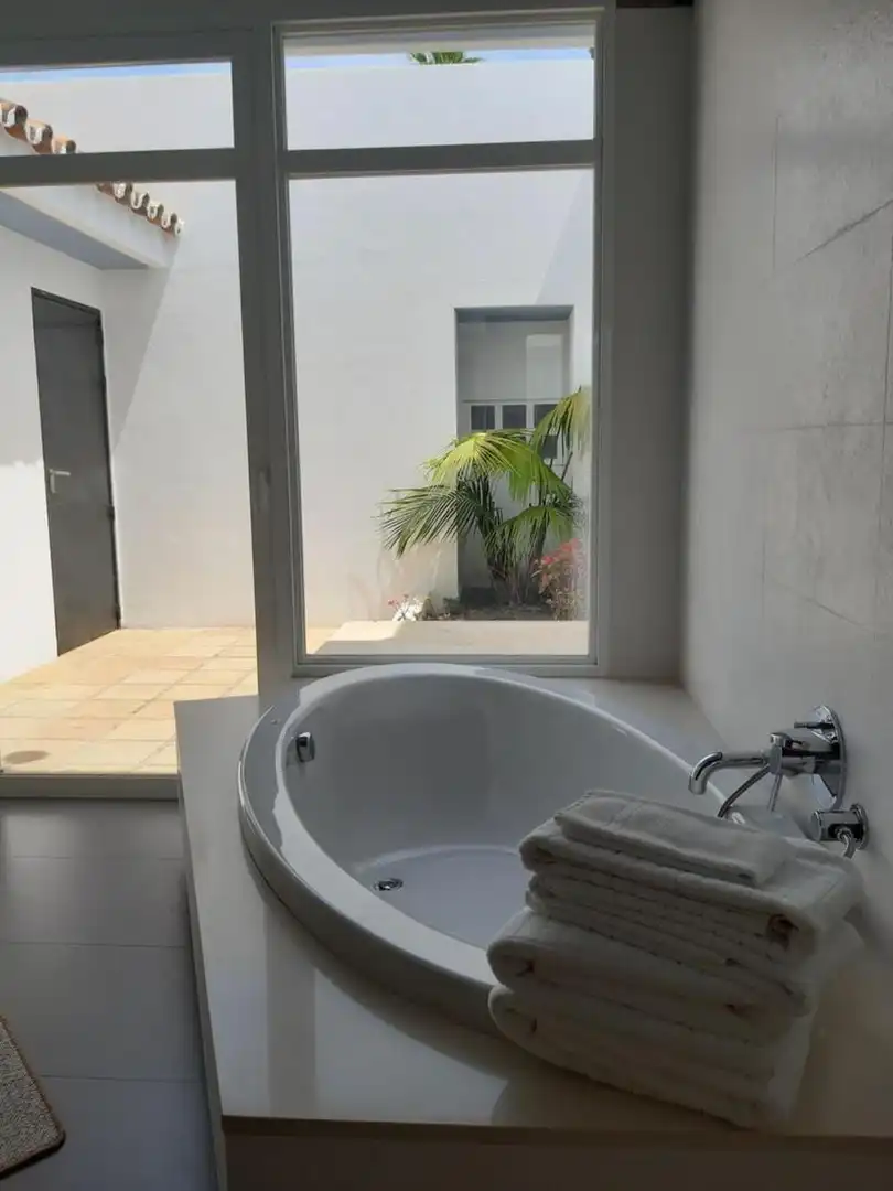 Baño de Casa o chalet de alquiler en Marbella con Aire acondicionado, Calefacción y Jardín privado