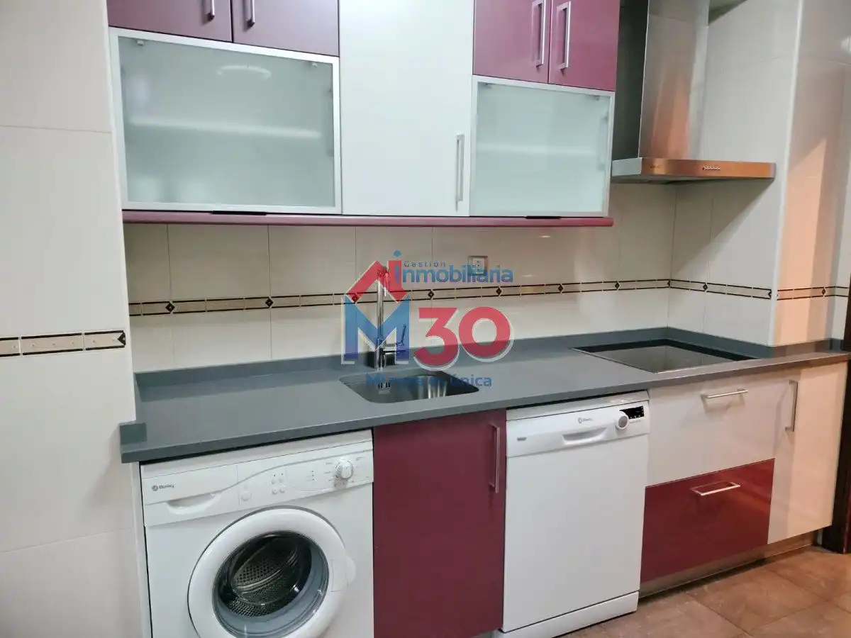 Cuina de Apartament en venda en Miranda de Ebro amb Calefacció, Parquet i Moblat