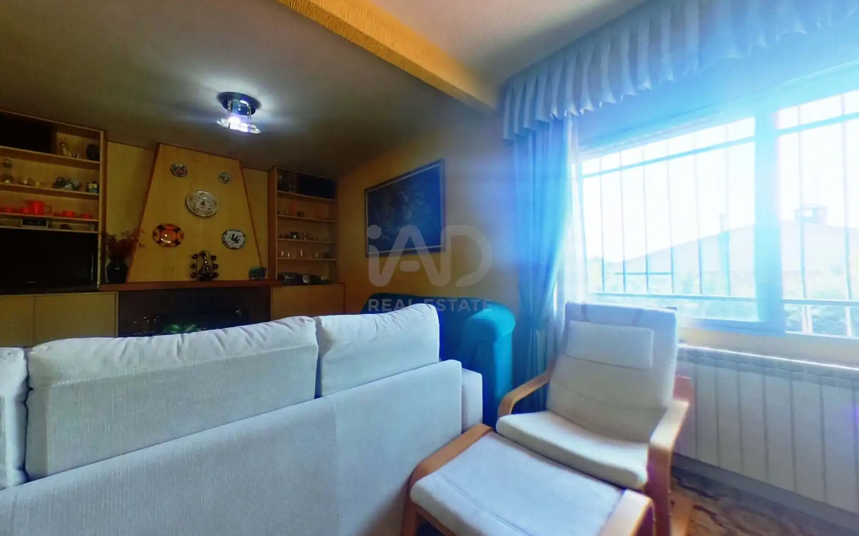 Sala d'estar de Casa o xalet en venda en La Cabrera amb Calefacció, Terrassa i Piscina