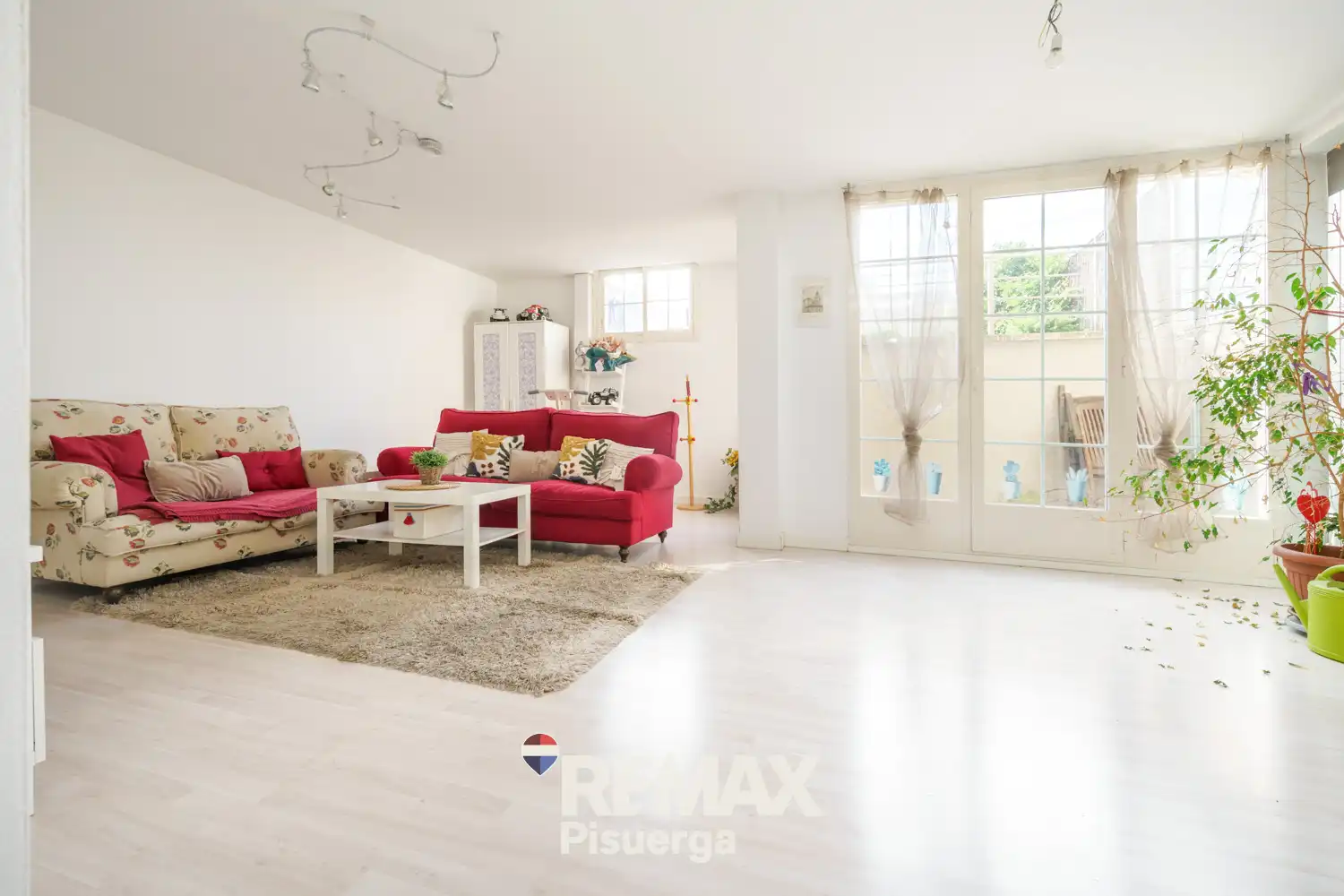 Sala d'estar de Casa o xalet en venda en Valladolid amb Aire condicionat, Calefacció i Jardí privat