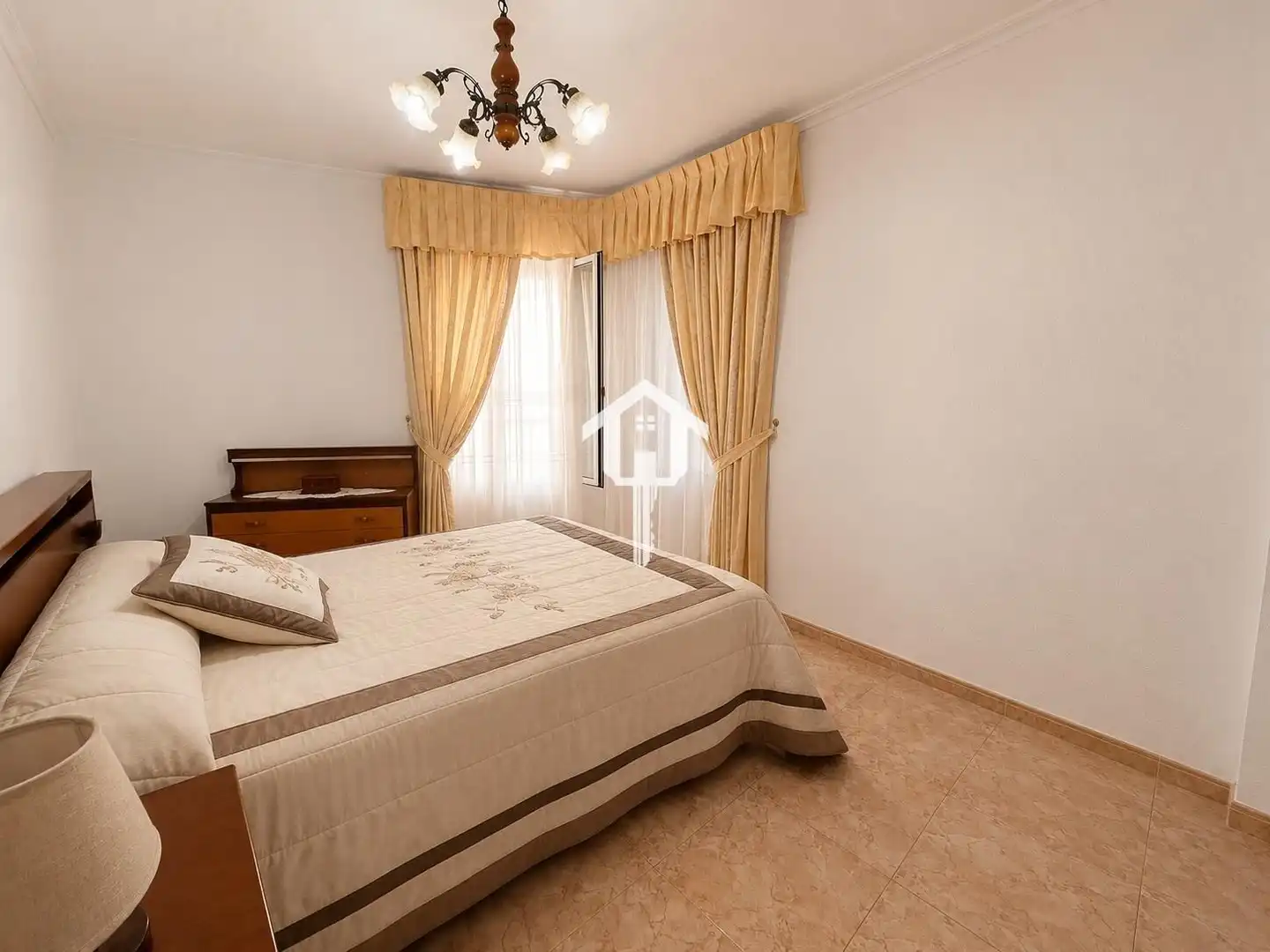 Habitación de Piso en venta en Alicante / Alacant con Aire acondicionado, Amueblado y Balcón