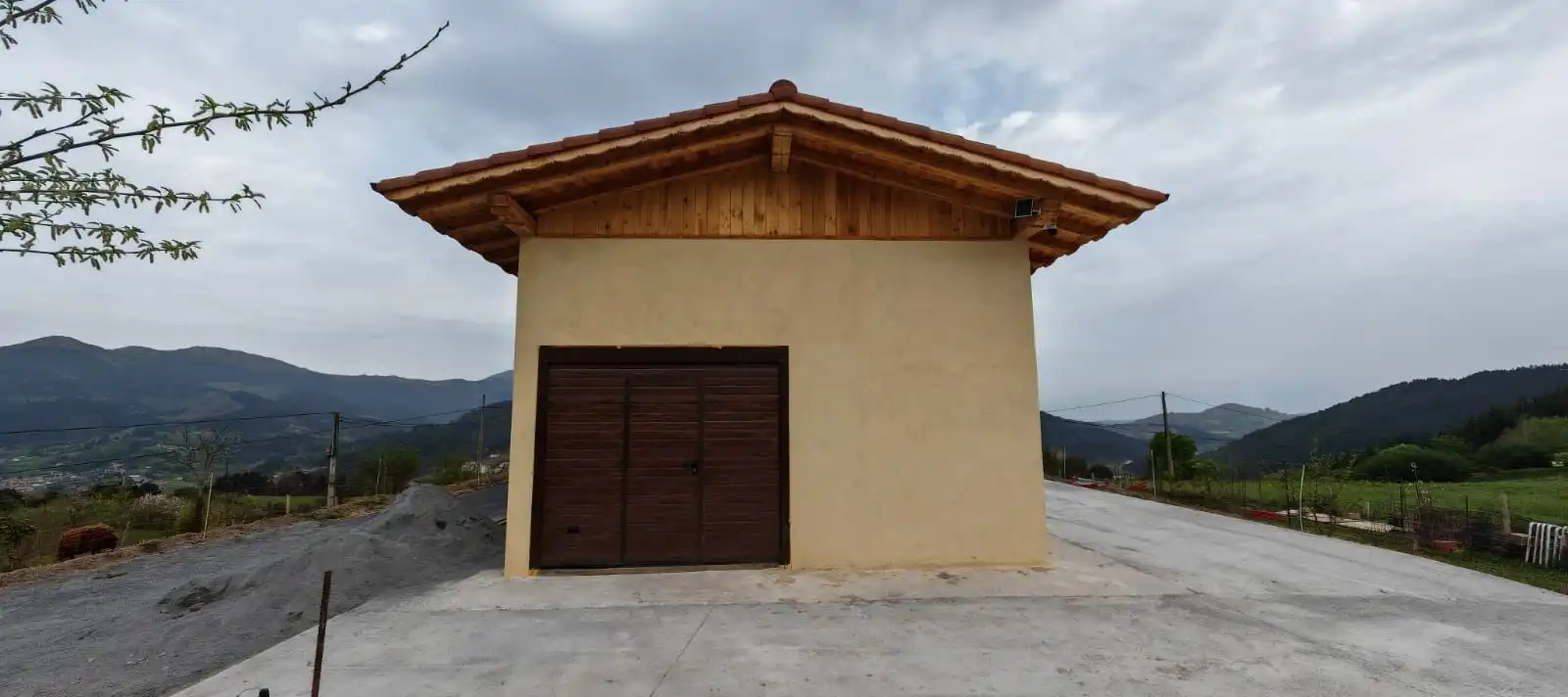 Vista exterior de Nave industrial en venta en Zeberio