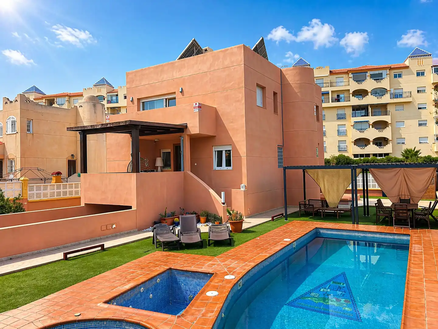 Villa con piscina in vendita a Calle Flamencos