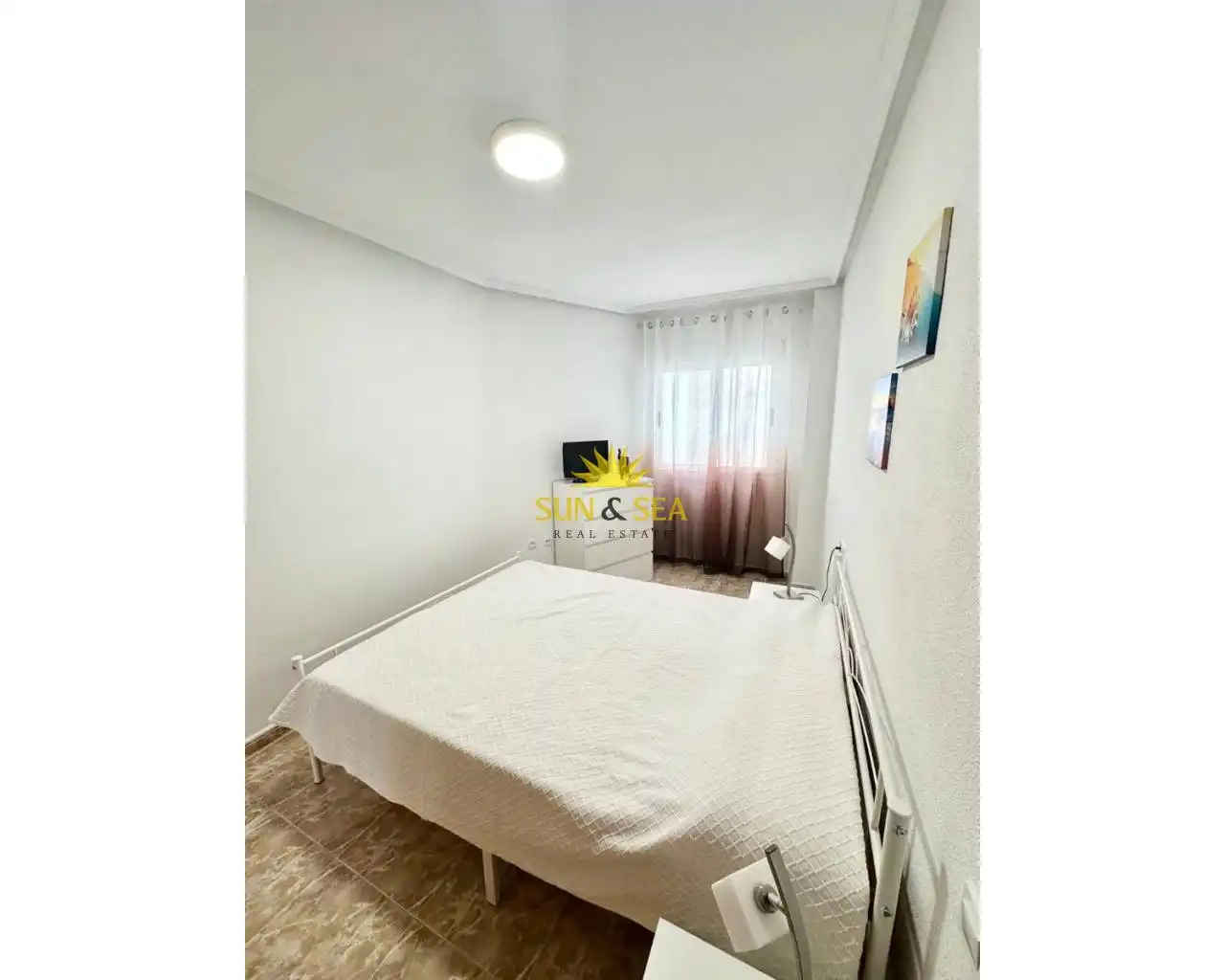 Habitación de Apartamento de alquiler en Torrevieja con Aire acondicionado, Calefacción y Amueblado