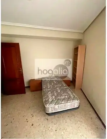 Habitación de Piso de alquiler en Sevilla con Aire acondicionado, Terraza y Amueblado