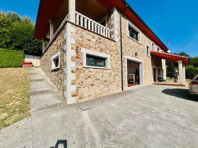 Vista exterior de Casa o chalet en venta en Carral con Calefacción, Jardín privado y Parquet