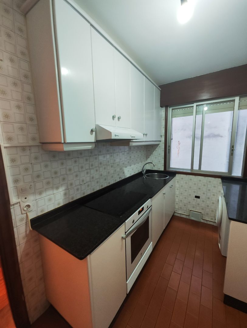 Cuina de Apartament de lloguer en Santiago de Compostela  amb Calefacció, Parquet i Forn