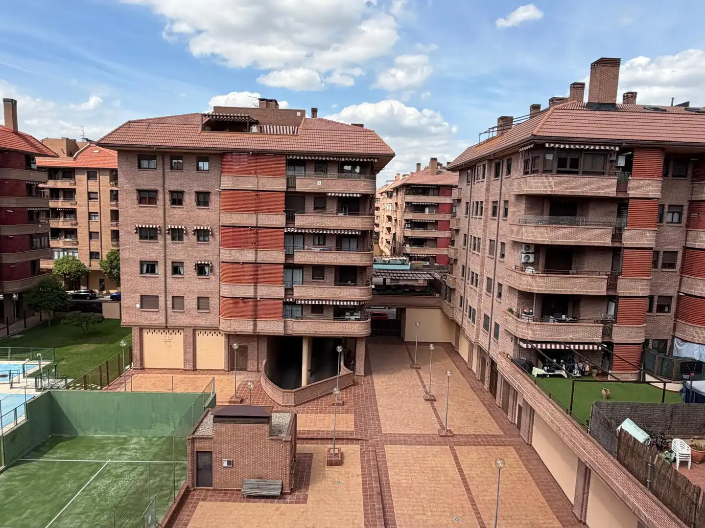 Vista exterior de Piso en venta en Alcalá de Henares con Aire acondicionado, Calefacción y Jardín privado