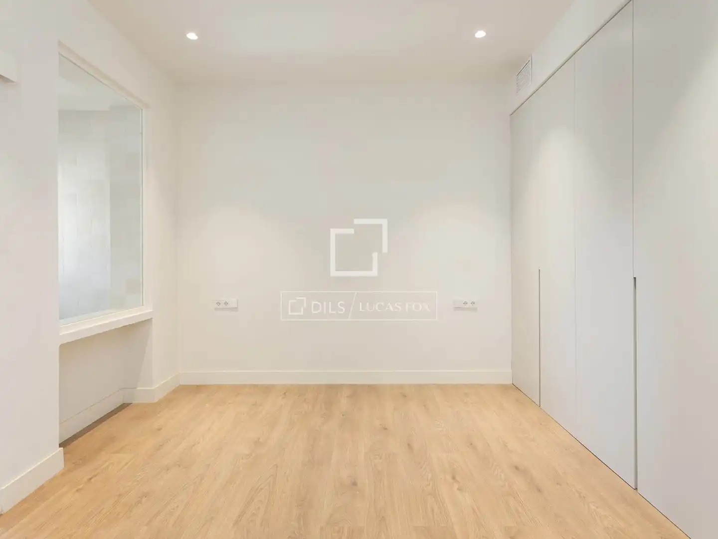 Flat for sale in Barcelona  with Air Conditioner, Heating and Parquet flooring