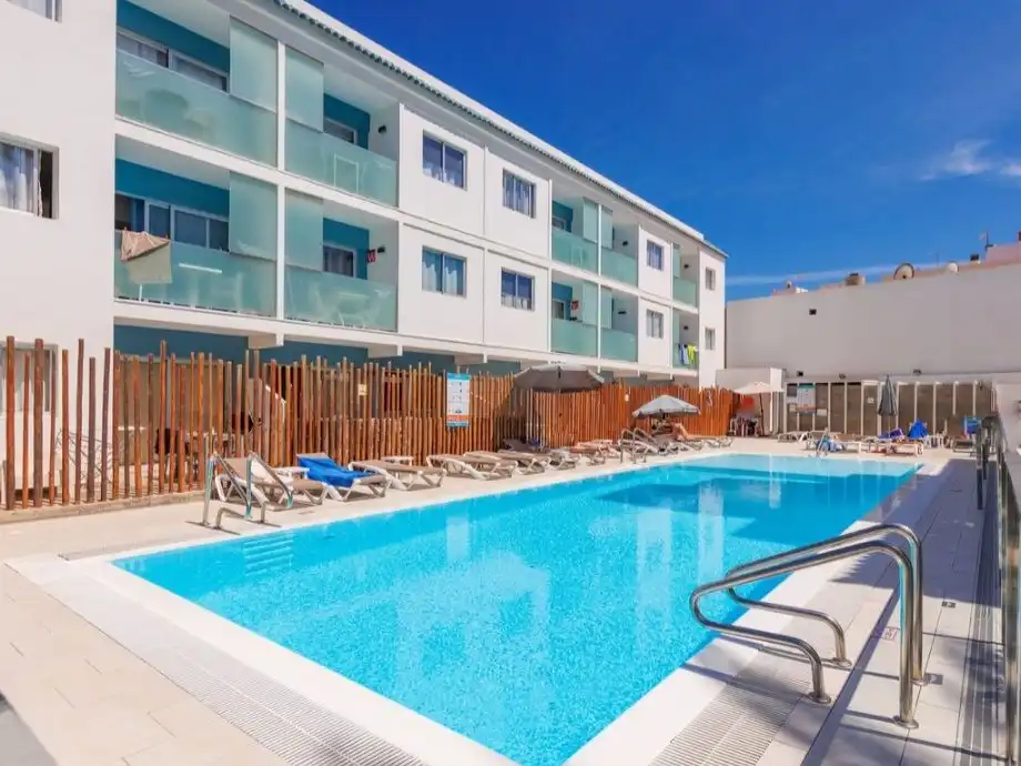 Apartamento con piscina en venta en Av Juan Carlos I 3